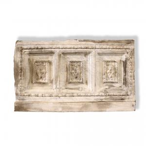 Panel antiguo de mármol moldurado. Época 1600.